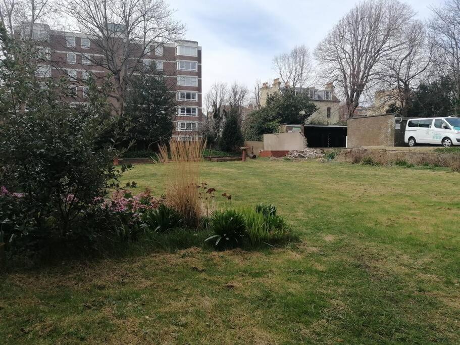 4 Quiet Compact Studio With Garden View - Best Location - Comfortable - Quiet Daire Brighton Dış mekan fotoğraf