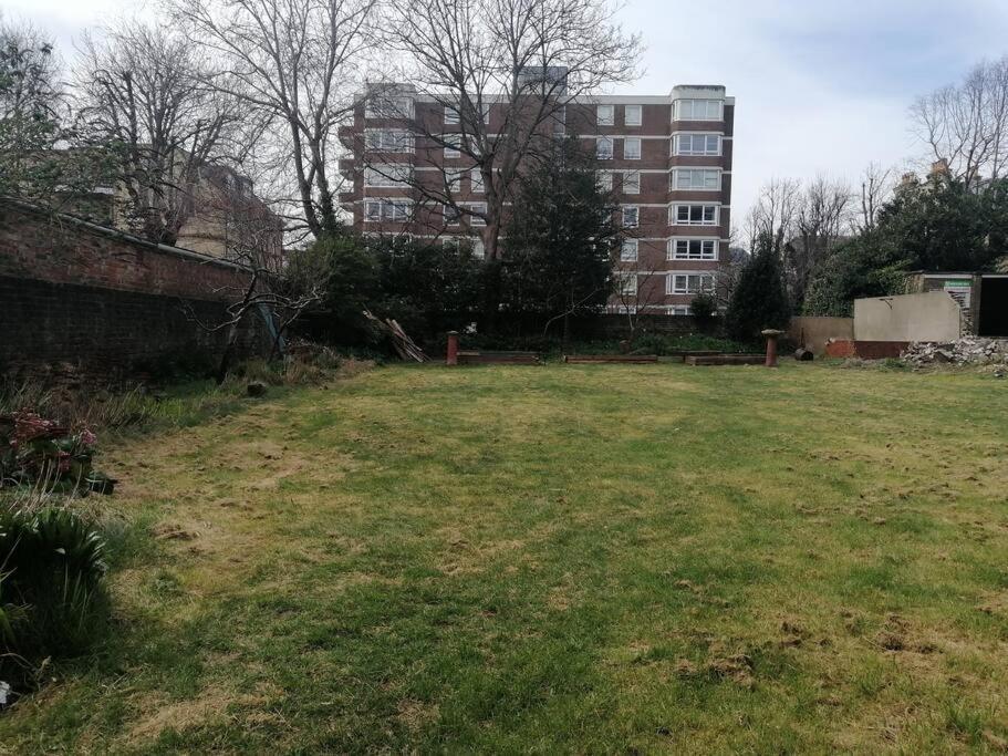 4 Quiet Compact Studio With Garden View - Best Location - Comfortable - Quiet Daire Brighton Dış mekan fotoğraf